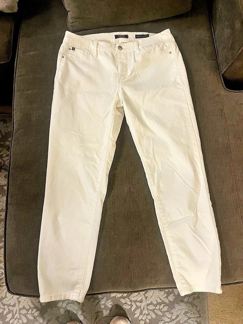 GUESS Straight Leg Pants in White Size 8 Like New